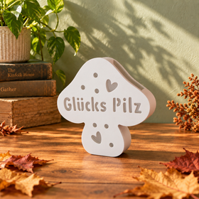 Glückliche Keramik-Pilze – Motiv „Glückspilz“ bei Tageslicht