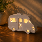Keramik-Wohnmobil „Große Fahrt“ beleuchtet bei Nacht